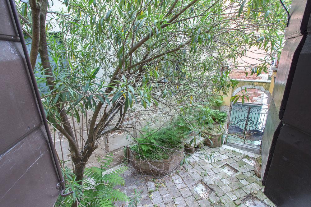 Guest house De L'osmarin Suites