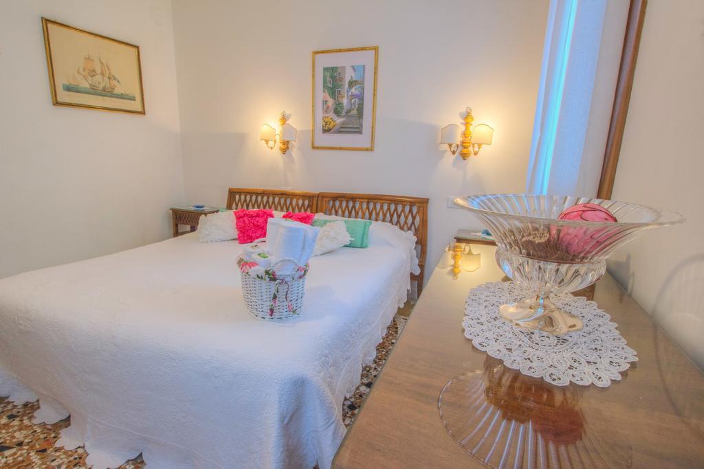 Affittacamere De L'osmarin Suites