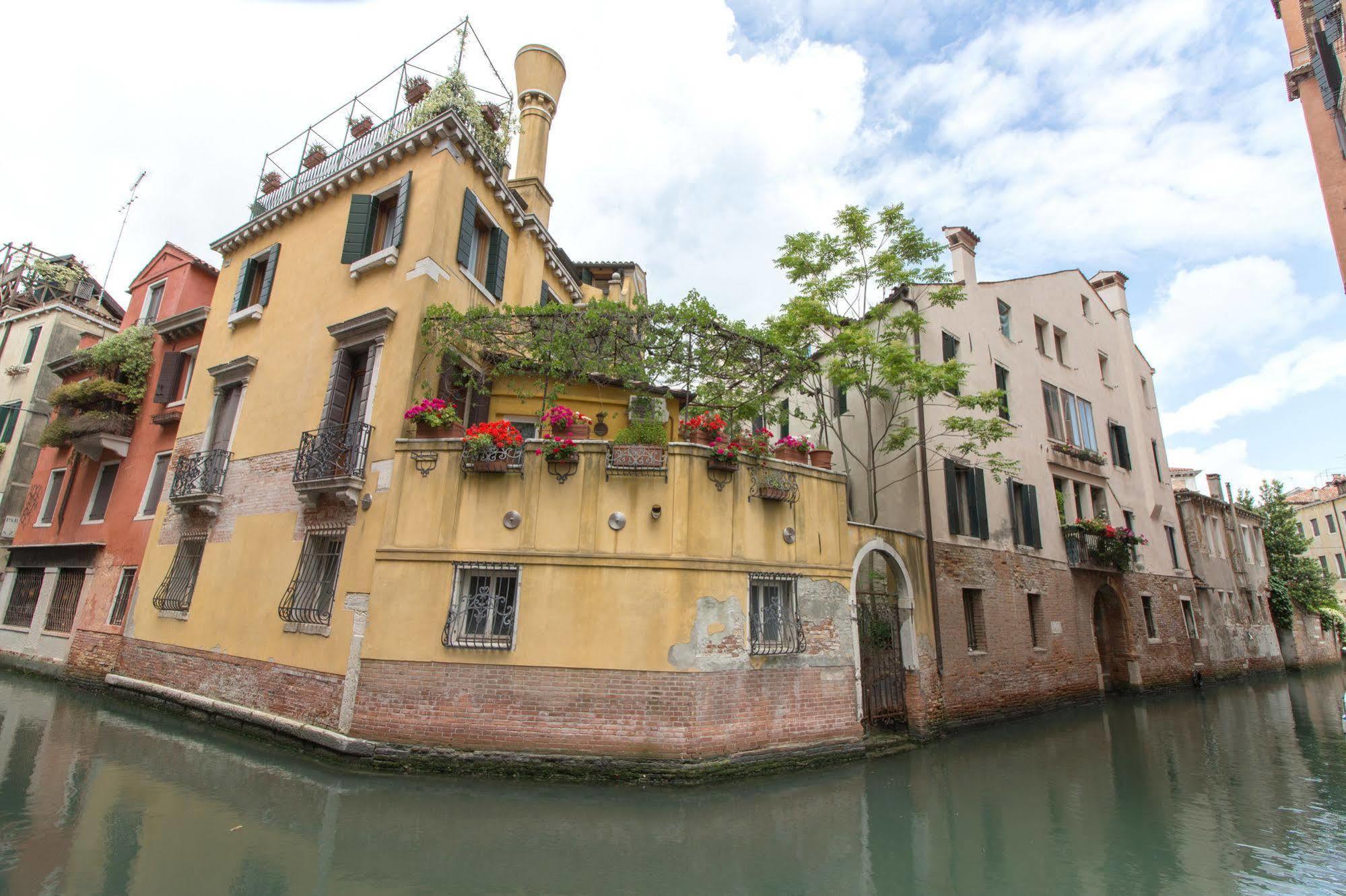 De L'osmarin Suites