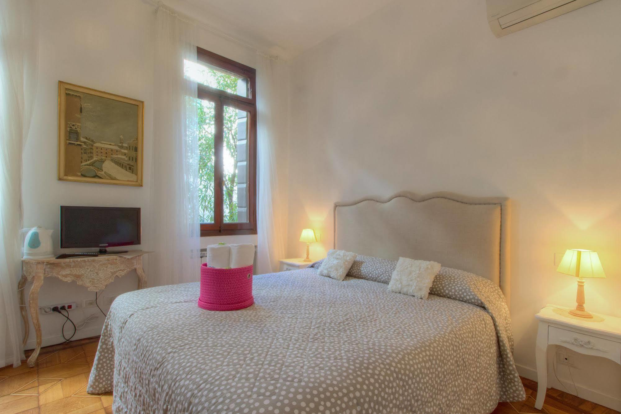 De L'osmarin Suites Affittacamere