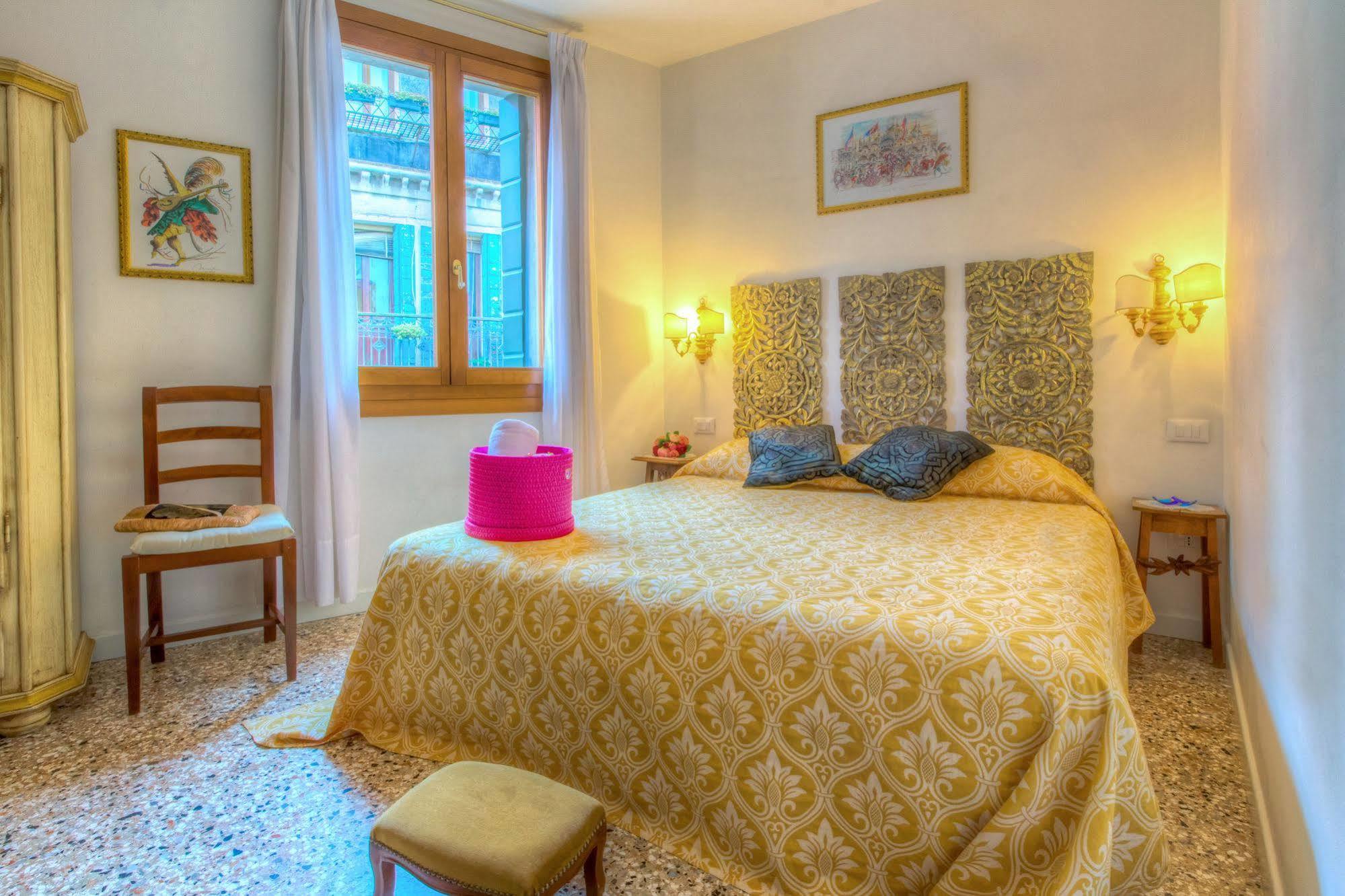 Affittacamere De L'osmarin Suites