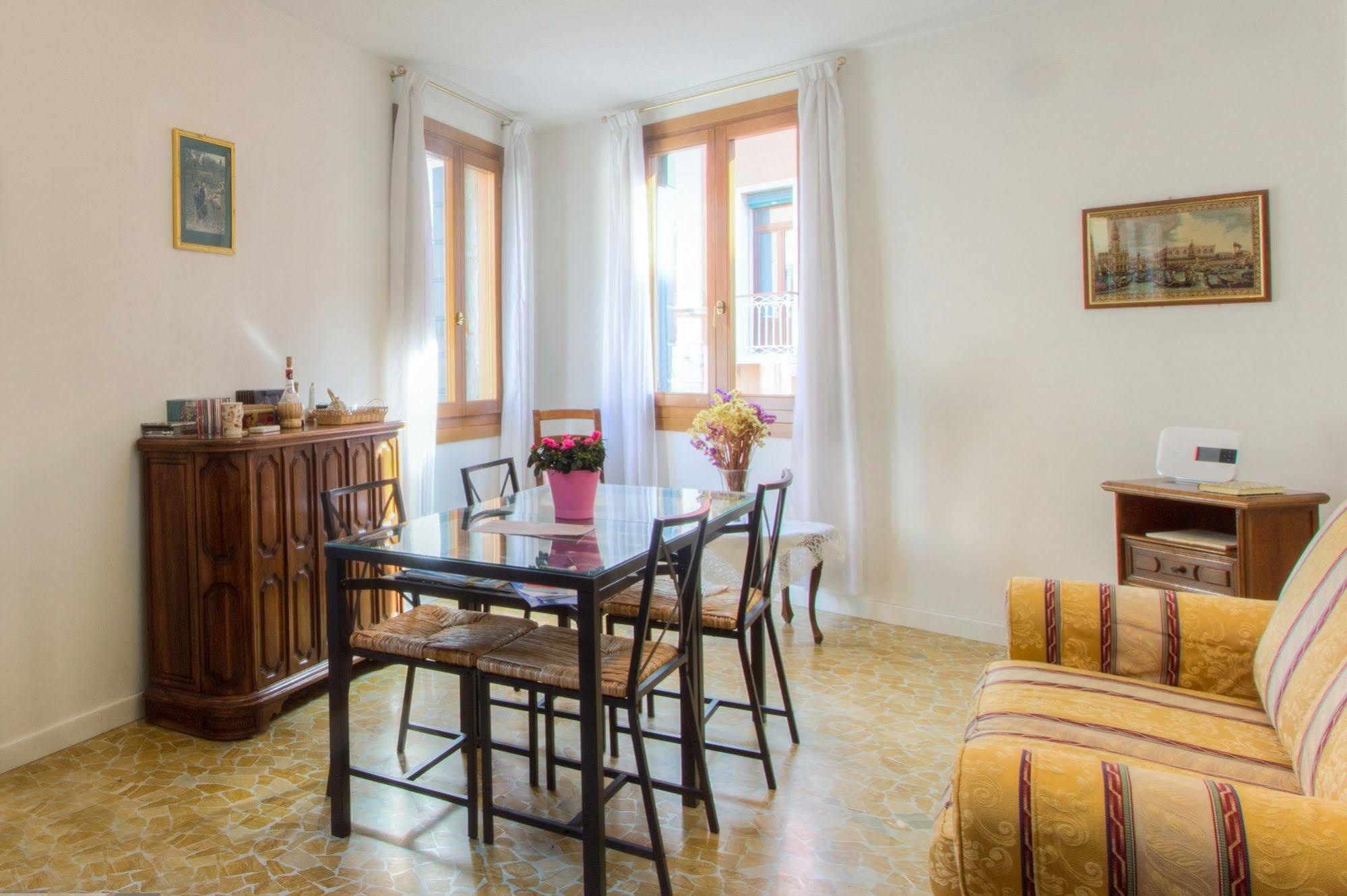De L'osmarin Suites