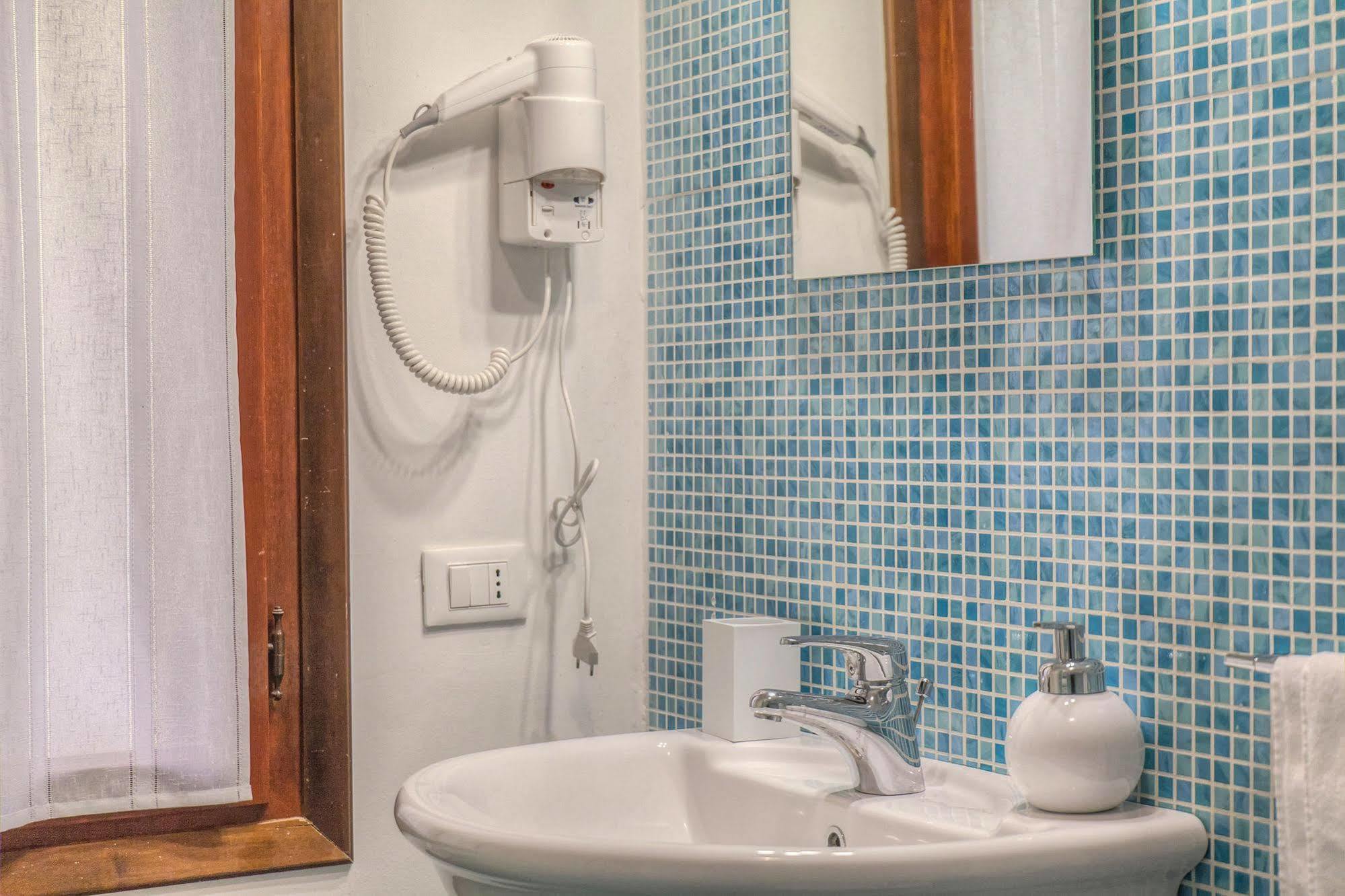 Affittacamere De L'osmarin Suites
