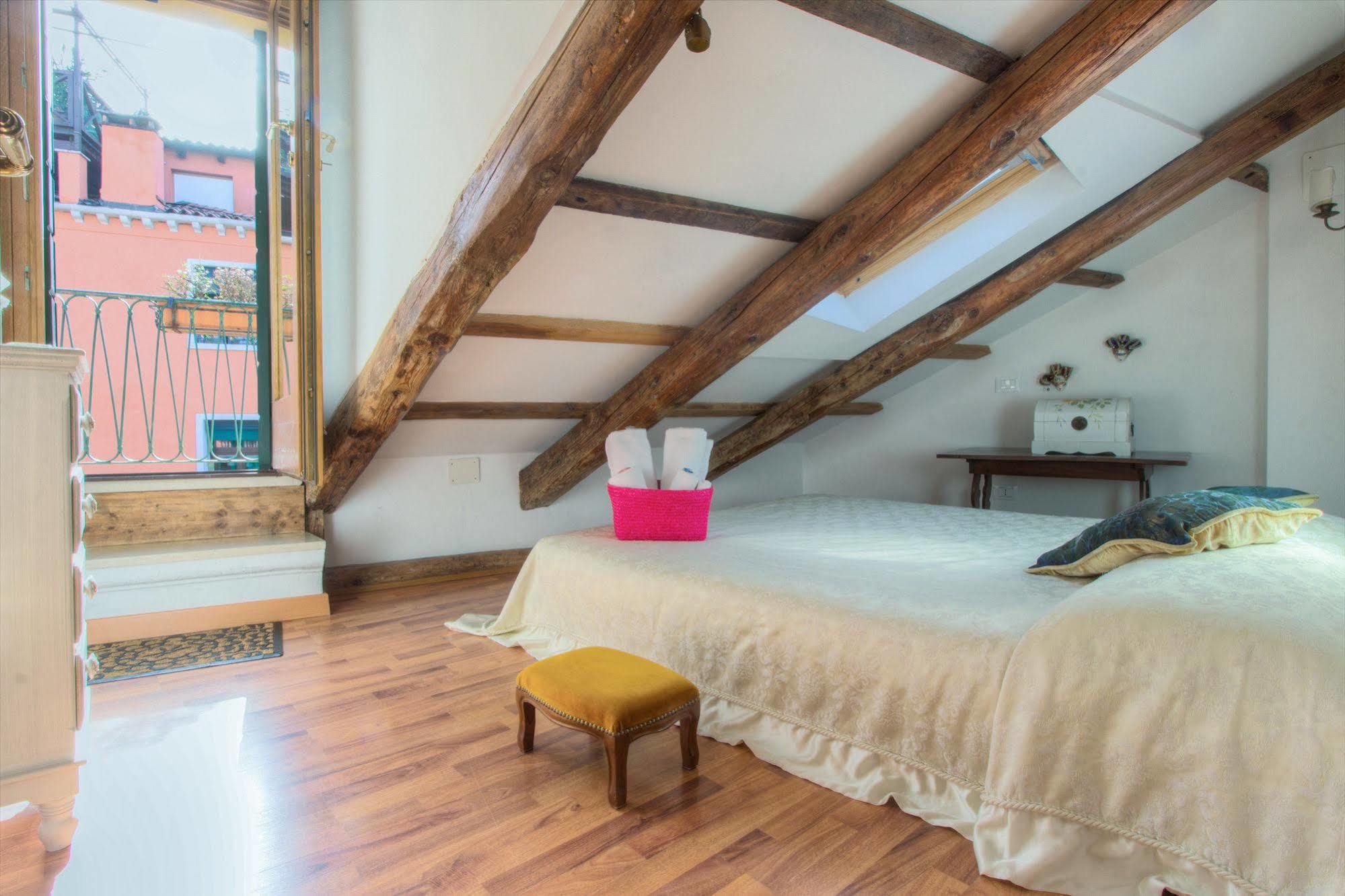 De L'osmarin Suites